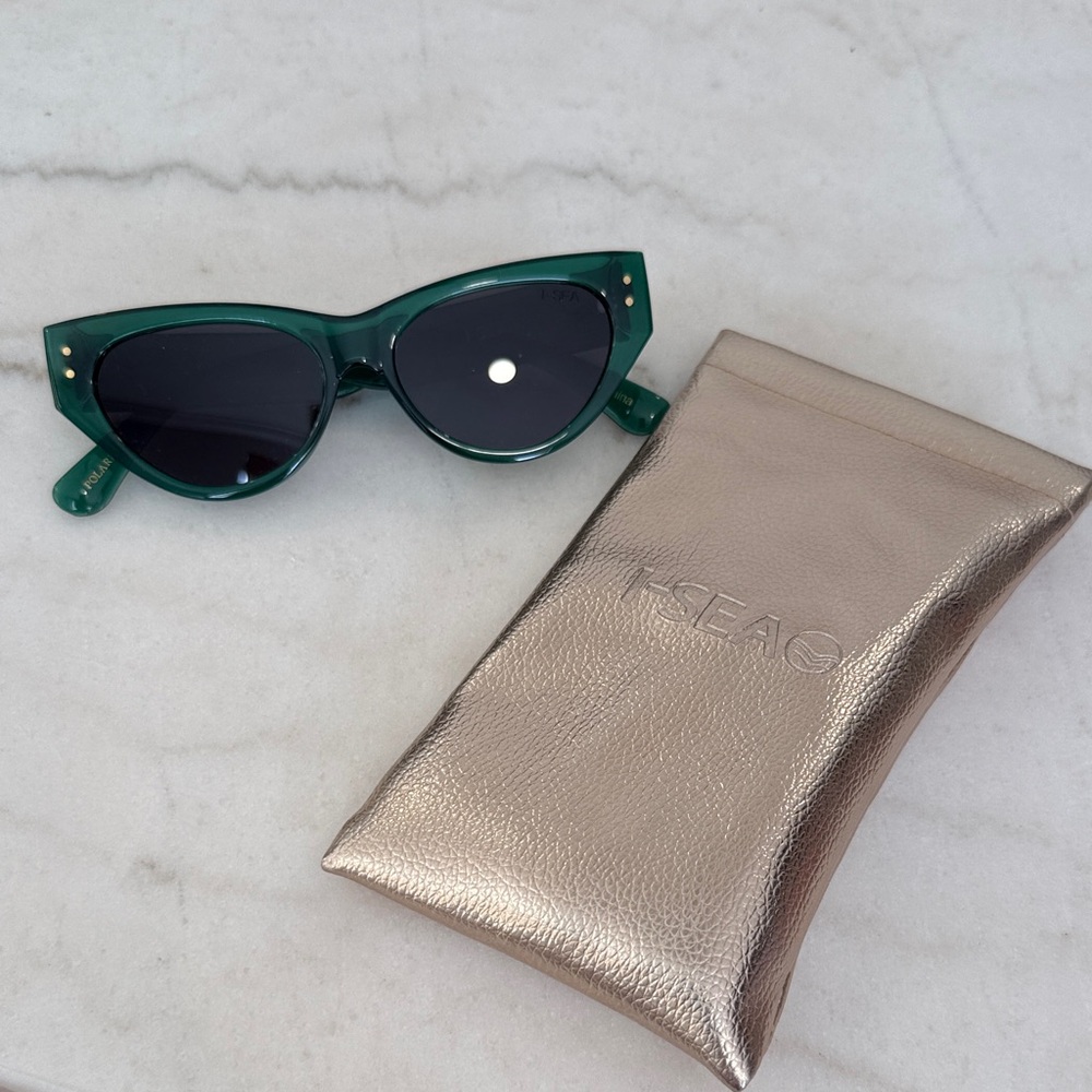 I-SEA Carly Cat-Eye Sunglasses in Emerald Green